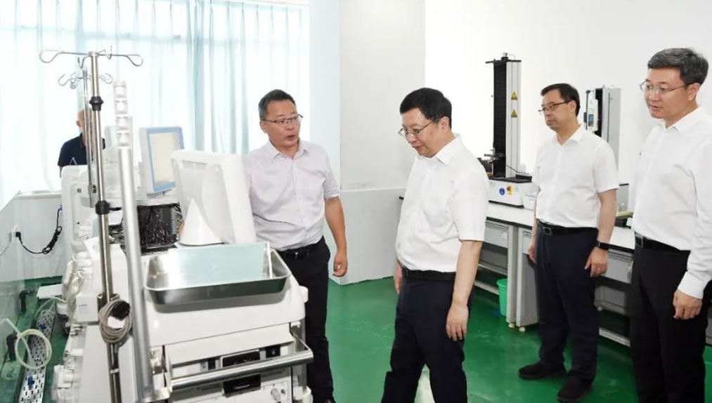 重慶市委副書記、市長(zhǎng)胡衡華蒞臨山外山公司調(diào)研
